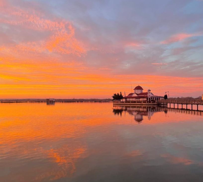 Φωτογραφία της ημέρας: «Το πλωτό εκκλησάκι του Αγίου Νικολάου»