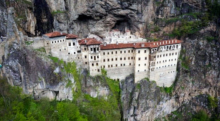 Μητρόπολη Βεροίας και Ποντιακά Σωματεία καταδικάζουν τη βεβήλωση στη Μονή Σουμελά – Εξέδωσαν Ψήφισμα