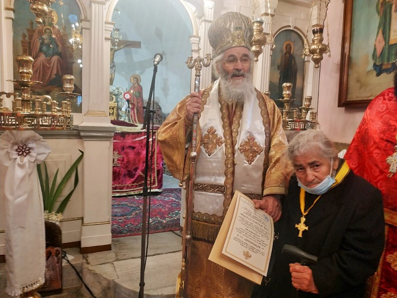 Έλαβε τον Χρυσούν Σταυρόν για την προσφορά της στην Εκκλησία