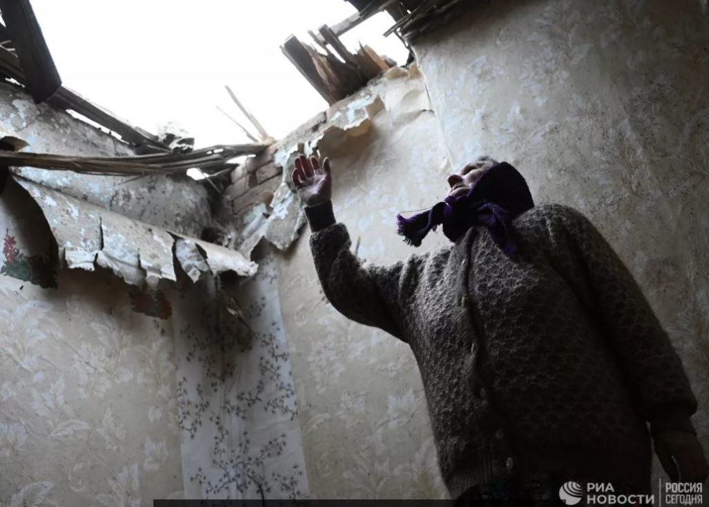 Δεύτερη ημέρα εισβολής με πυραυλικές επιθέσεις από τη Ρωσία