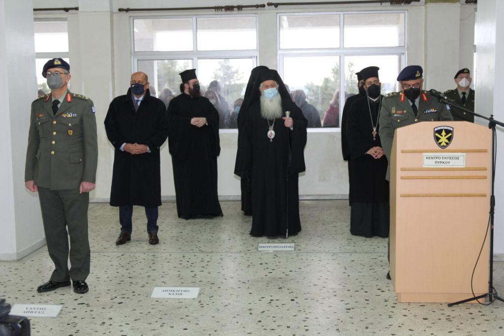 Καλή θητεία ευχήθηκε στους οπλίτες ο Μητροπολίτης Θηβών