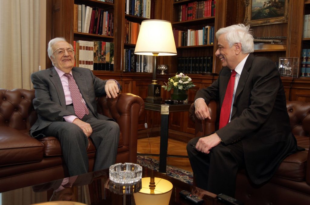 Παυλόπουλος για Σαρτζετάκη: “Υπηρέτησε σε χαλεπούς καιρούς με σθένος”