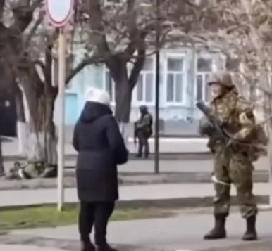 «Όρθια μπροστά στην τυραννία» (BINTEO)