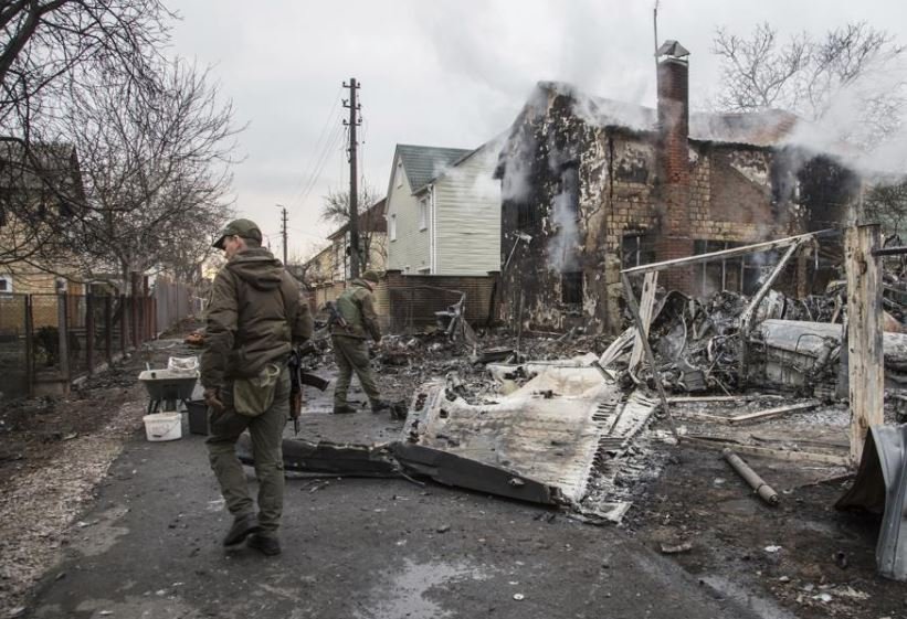 Ακόμη μία ημέρα ξημέρωσε υπό τους ήχους εκρήξεων στην Ουκρανία – Πληθαίνουν οι φωνές για ειρήνη – Αγωνία για τις διαπραγματεύσεις