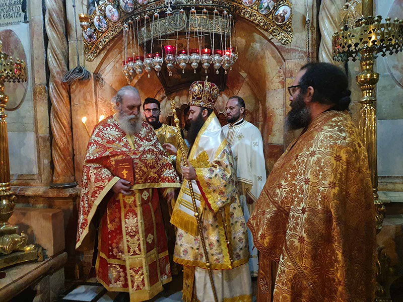 Ιεραπόλεως σε νέο Πρεσβύτερο: “Να τιμήσεις την ιερωσύνη”