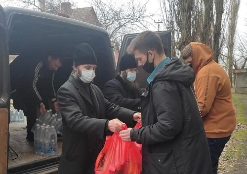 Более 18 тысяч беженцев получают помощь в тридцати епархиях РПЦ