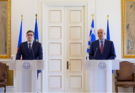 Δένδιας: Οι ελληνικές προξενικές αρχές στο πλευρό της ομογένειας