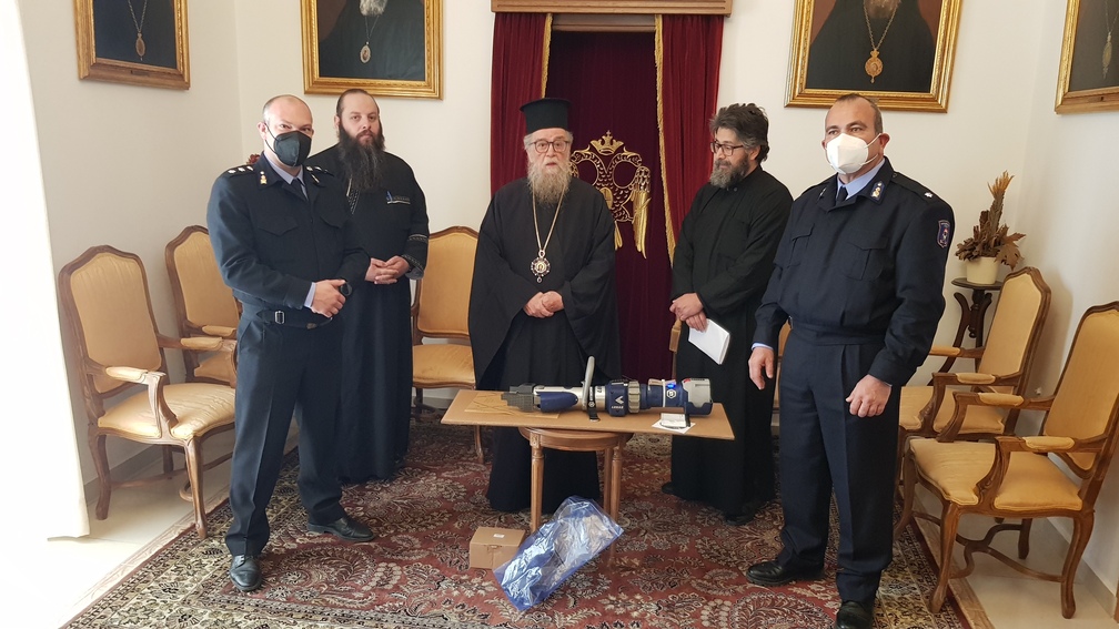 Η Μητρόπολη Καρπάθου δώρισε στην Π.Υ. διασωστική συσκευή