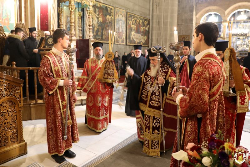 الخدمة الأولى للمديح الذي لا يجلس فيه لوالدة الإله