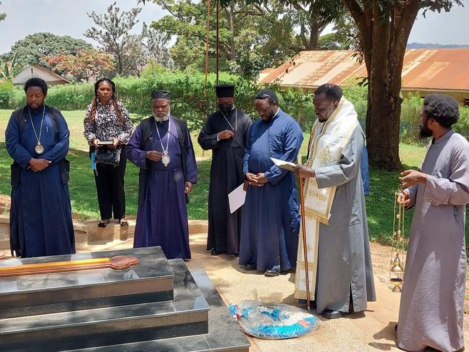 Τρισάγιο στον τάφο του μακαριστού Μητροπολίτη Καμπάλας Ιωνά