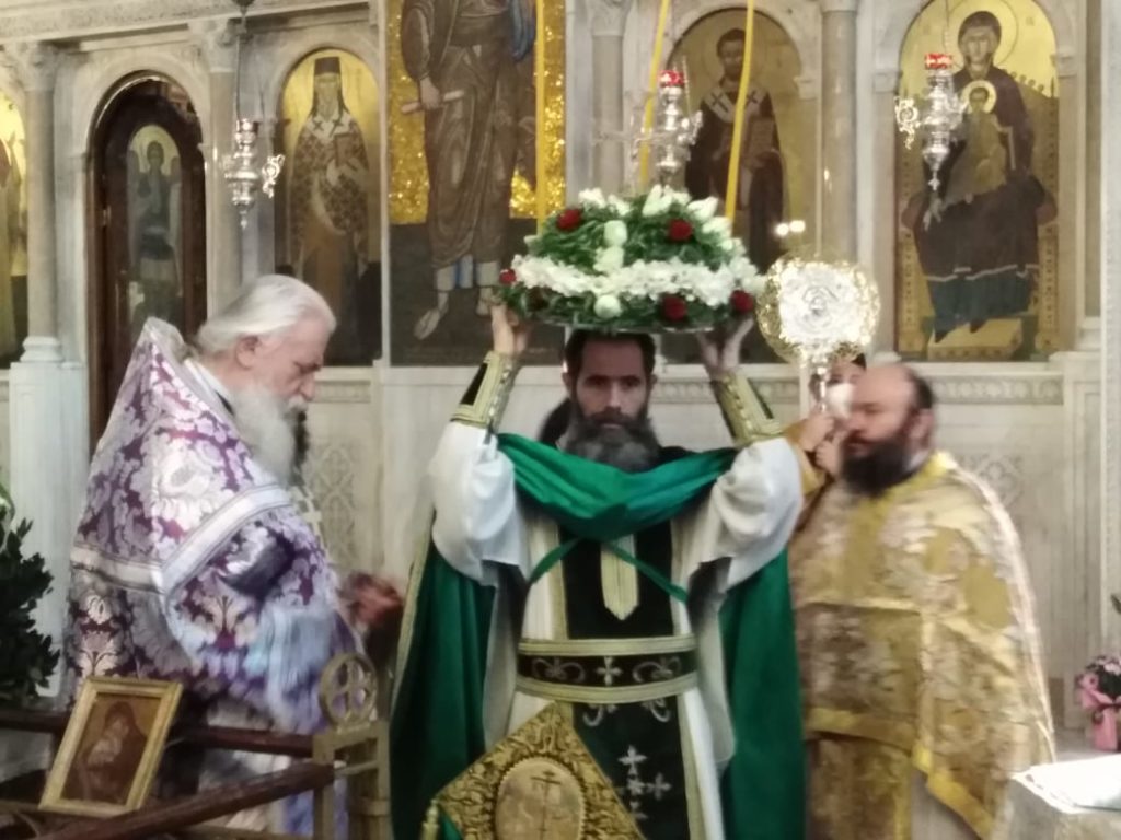 Ευλαβική προσευχή για την εορτή της Σταυροπροσκυνήσεως στον ναό του Αγίου Ελευθερίου Γκύζη