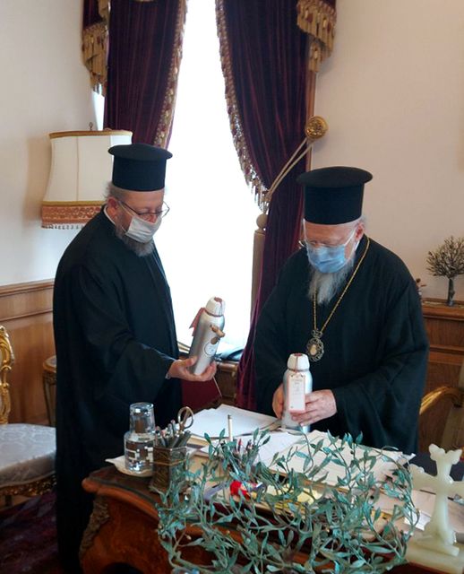 Русенският митрополит Наум поднесе на Вселенския патриарх Вартоломей дар от БПЦ за предстоящото мироварене на Константинополската патриаршия