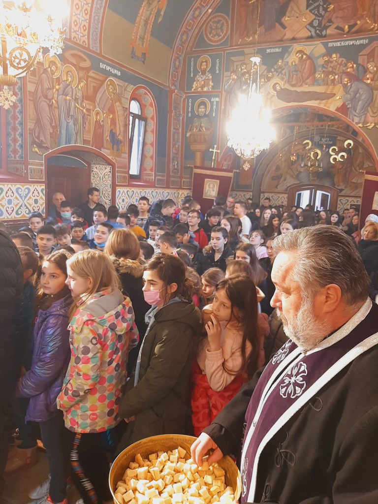 Πάνω από 100 μαθητές στην Προηγιασμένη Λειτουργία στο Βελιγράδι