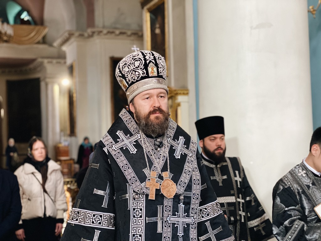 Митрополит Иларион: В дни Великого поста Господь призывает нас помогать людям с особым тщанием и усердием