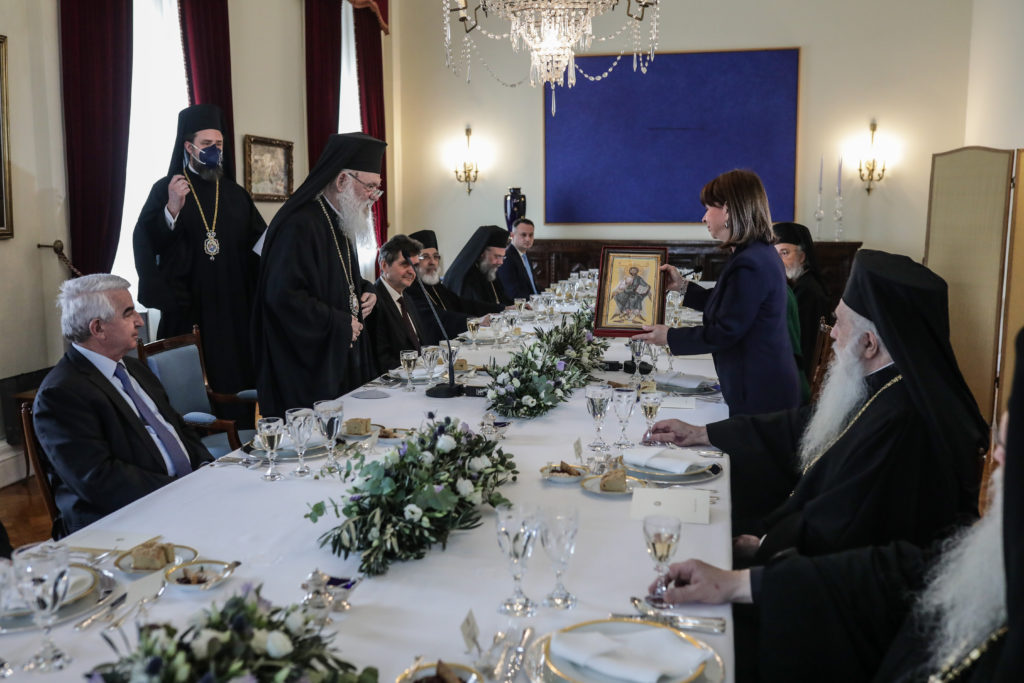 Γεύμα της ΠτΔ προς τιμήν της ΔΙΣ με αναφορές στην Ουκρανία και το κοινωνικό έργο της Εκκλησίας