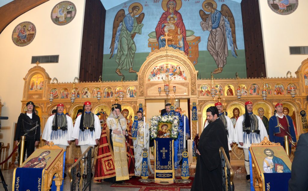 Οι Εύζωνες και οι μαθητές στην Ακολουθία των Β’ Χαιρετισμών στο Άπερ Ντάρμπι