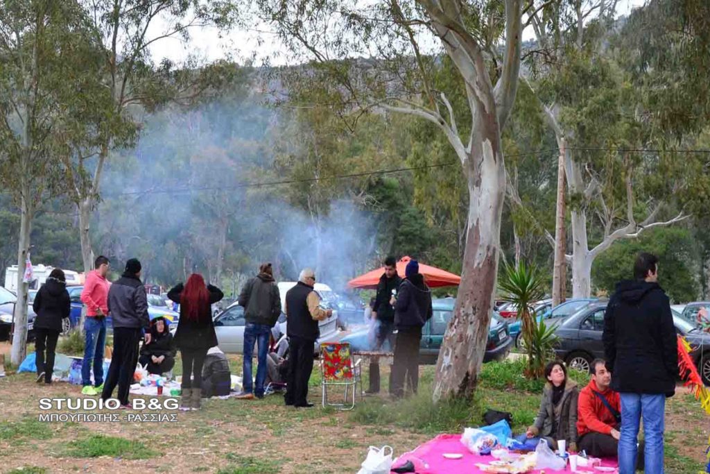 Κούλουμα στην παραλία της Καραθώνας Ναυπλίου