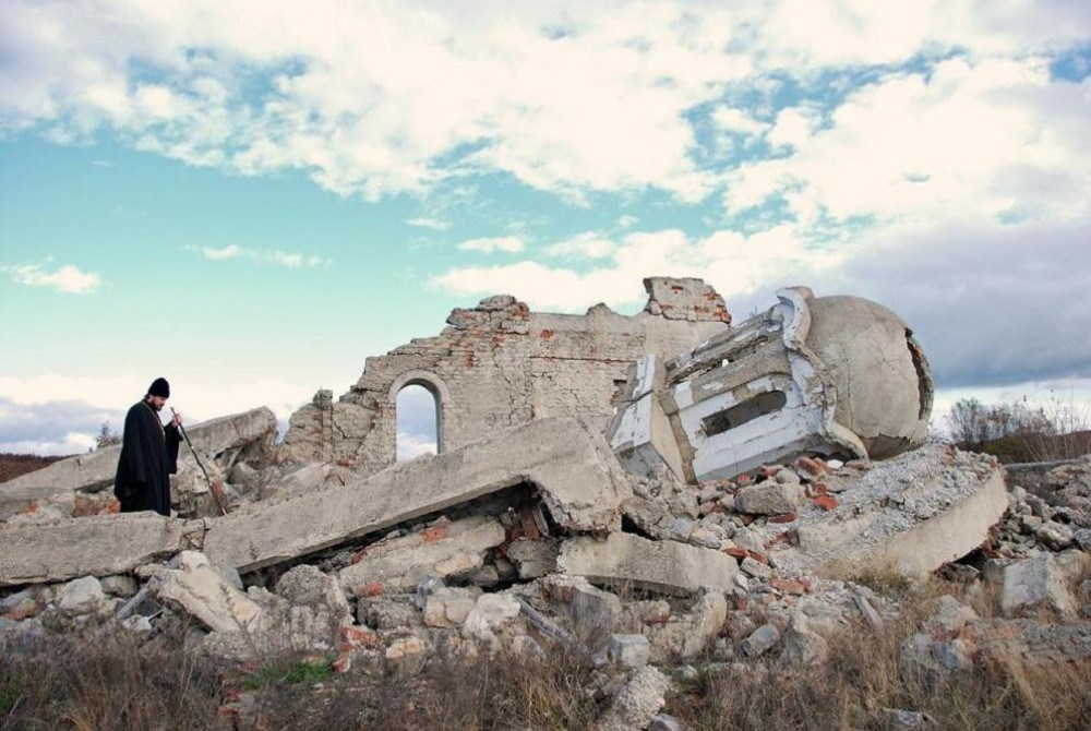 Από τη Σερβία στην Ουκρανία: 23 χρόνια από τους νατοϊκούς βομβαρδισμούς – Ορατά τα πλήγματα στα μνημεία της Ορθοδοξίας