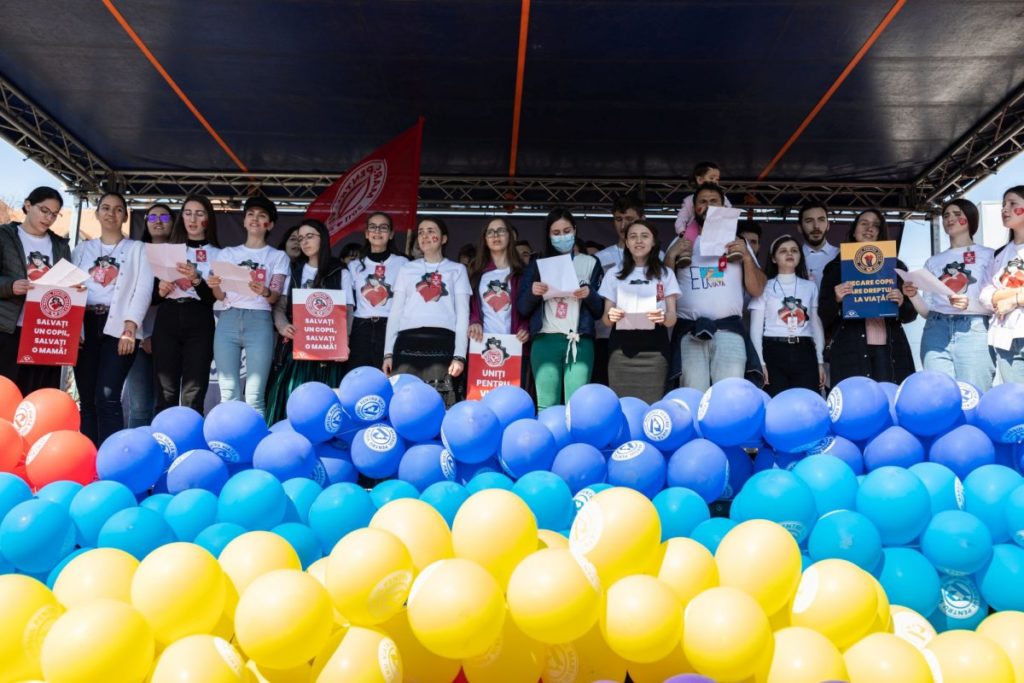 Βουκουρέστι: “Πορεία για τη Ζωή” με μηνύματα αλληλεγγύης στους Ουκρανούς