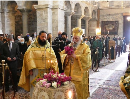 Η Κυριακή της Σταυροπροσκυνήσεως στο πανηγυρίζον Ιερό Προσκύνημα Παναγίας Εκατονταπυλιανής Πάρου