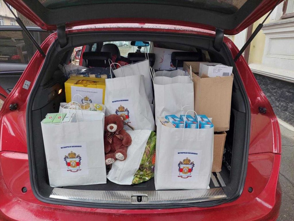 Mitropolia Basarabiei a strâns pentru refugiați alimente, produse de igienă și jucării