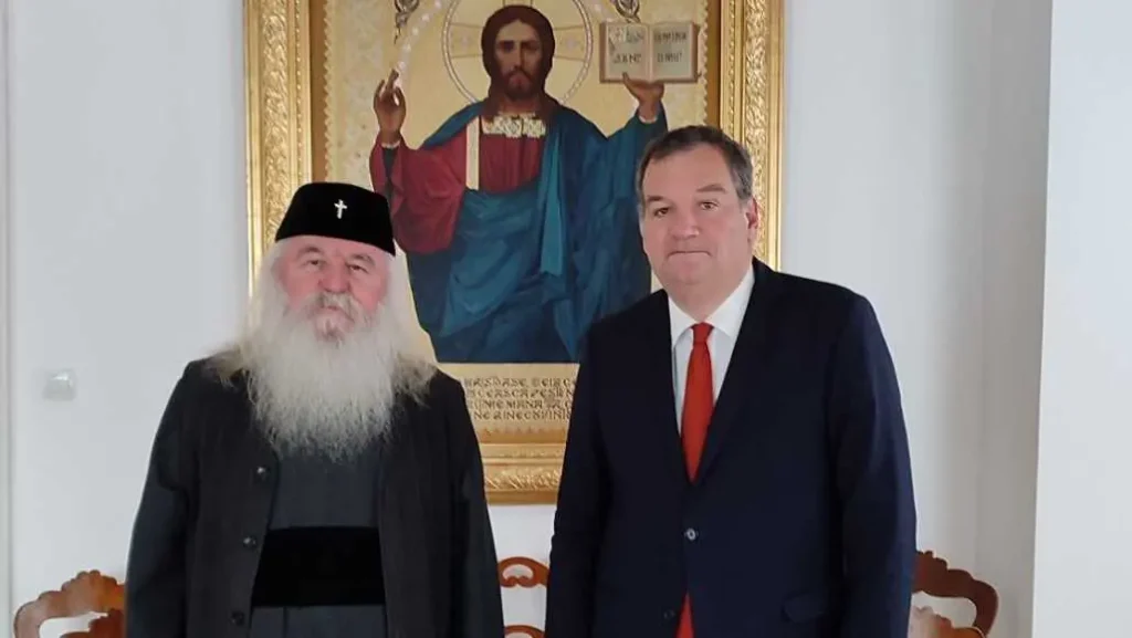 Banat Metropolitan Ioan, Hungarian Ambassador Botond Zákonyi discuss Ukraine refugee situation