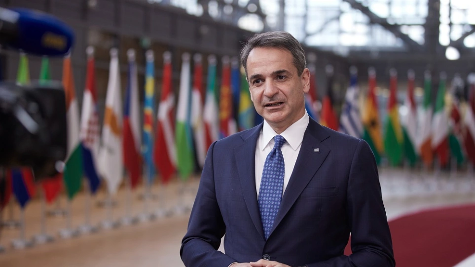 War rages in Ukraine; Greek PM Mitsotakis reiterates support to Kiev in phone call with V. Zelenskiy