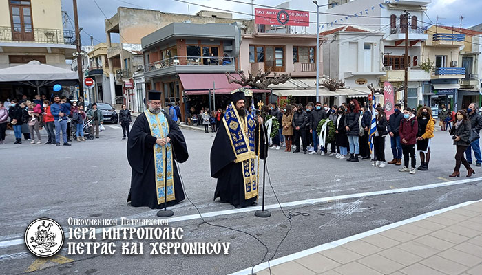 Τρισάγιο και κατάθεση στεφάνων στο Ηρώο Πεσόντων Νεαπόλεως