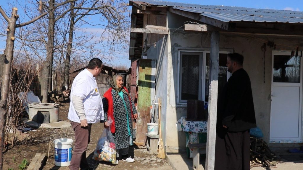 Voluntarii Paraclisului Catedralei Naționale, în sprijinul a 30 de familii prahovene