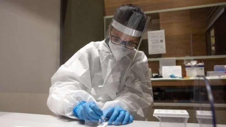 Κορωνοϊός-Ελλάδα: 24.256 νέα κρούσματα, 59 θάνατοι, 348 διασωληνωμένοι