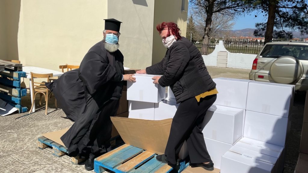 Δέματα αγάπης σε άπορες οικογένειες