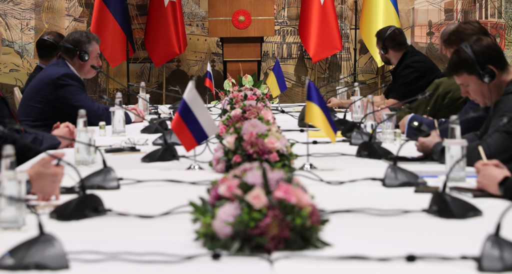 Ukrainian, Russian delegations meet in Constantinople