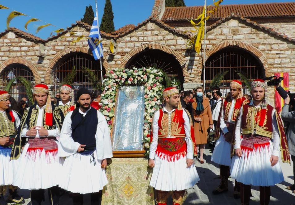 Η Άρτα υποκλίθηκε στην Πολιούχο της Αγία Θεοδώρα