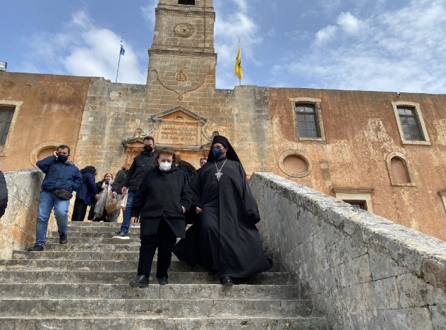 Η υπουργός Πολιτισμού στην Ι.Μ. Αγ. Τριάδος των Τζαγκαρόλων