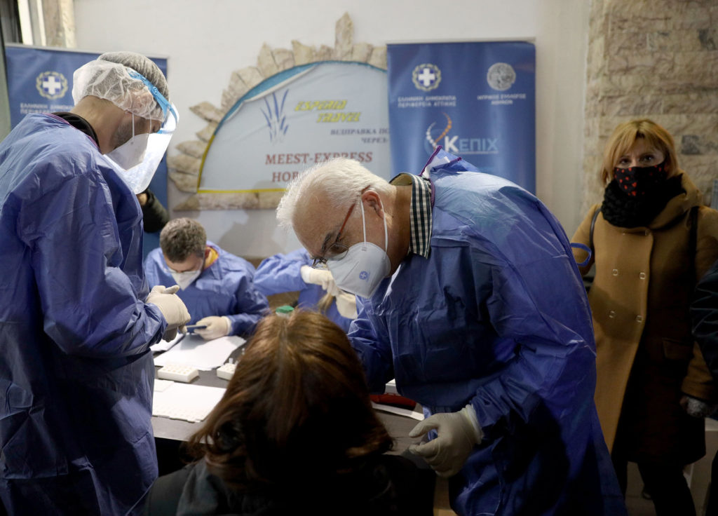 Στο  πλευρό των πρώτων Ουκρανών προσφύγων που έφθασαν στη χώρα μας η Περιφέρεια Αττικής και ο ΙΣΑ