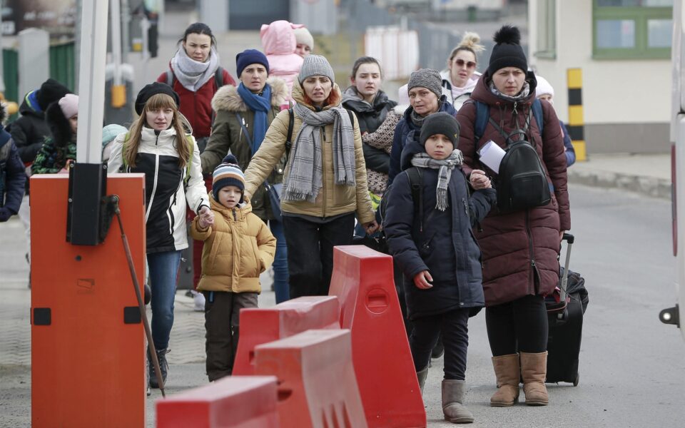 Η Εκκλησία γίνεται λιμάνι για τους πρόσφυγες από την Ουκρανία – Στόχος η συνεργασία για την ανακούφιση χιλιάδων ψυχών