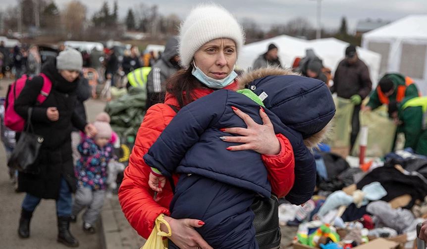 Χείρα βοηθείας από την Εκκλησία στους πρόσφυγες από την Ουκρανία – Στήριξη και συνεργασίες για να απαλύνουν τον πόνο του πολέμου