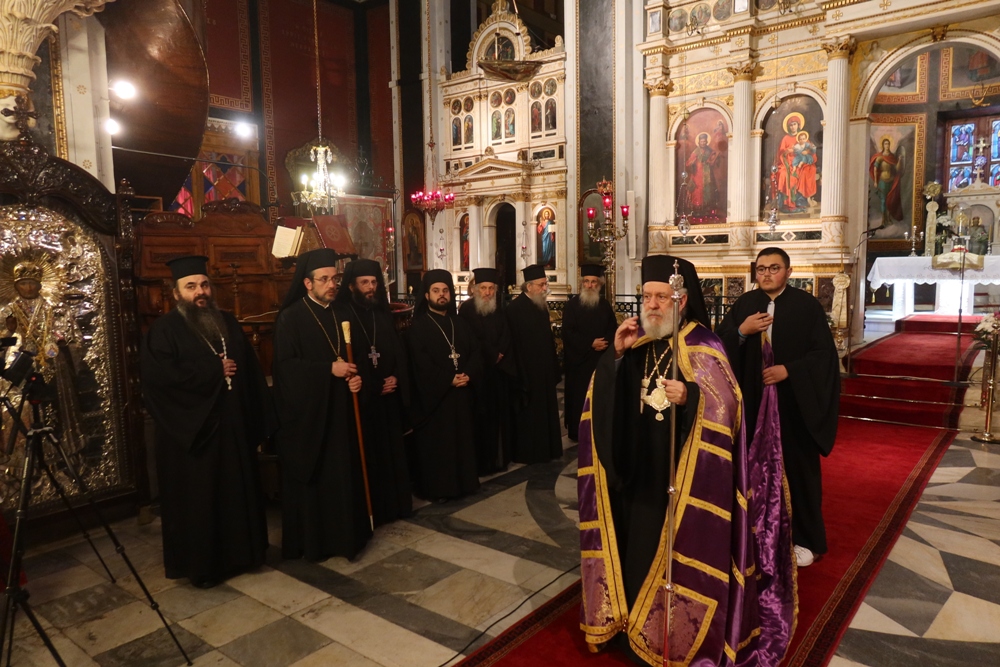 Συγγνώμη από κλήρο και πιστούς ζήτησε ο Μητροπολίτης Σύρου