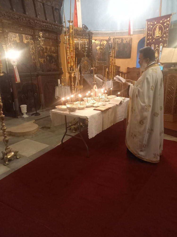 Το Σάββατο των ψυχών στο μικρότερο νησί της Ιεράς Μητροπόλεως Σύρου