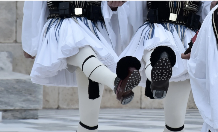 Από που κατάγονται τα τσαρούχια;