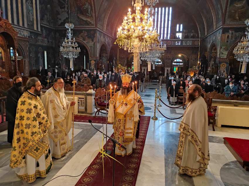 Επίσκοπος Κεγχρεών: Να προσφέρουμε την καρδιά μας καιόμενη