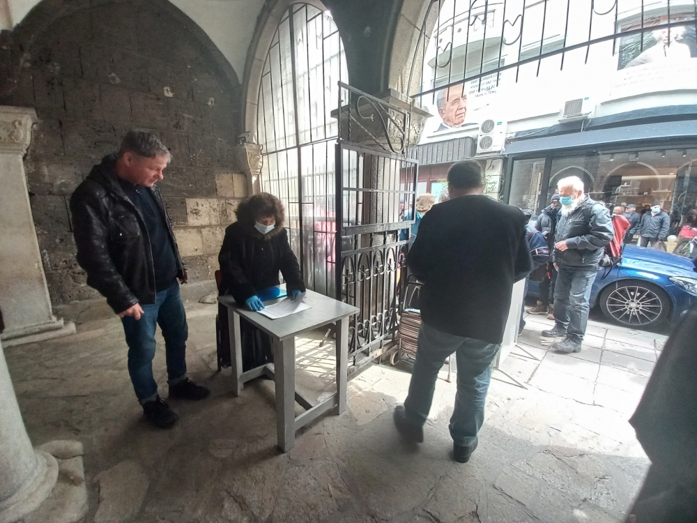 На Велики четвъртък Софийска света митрополия дари пакети с храна за Великденските празници