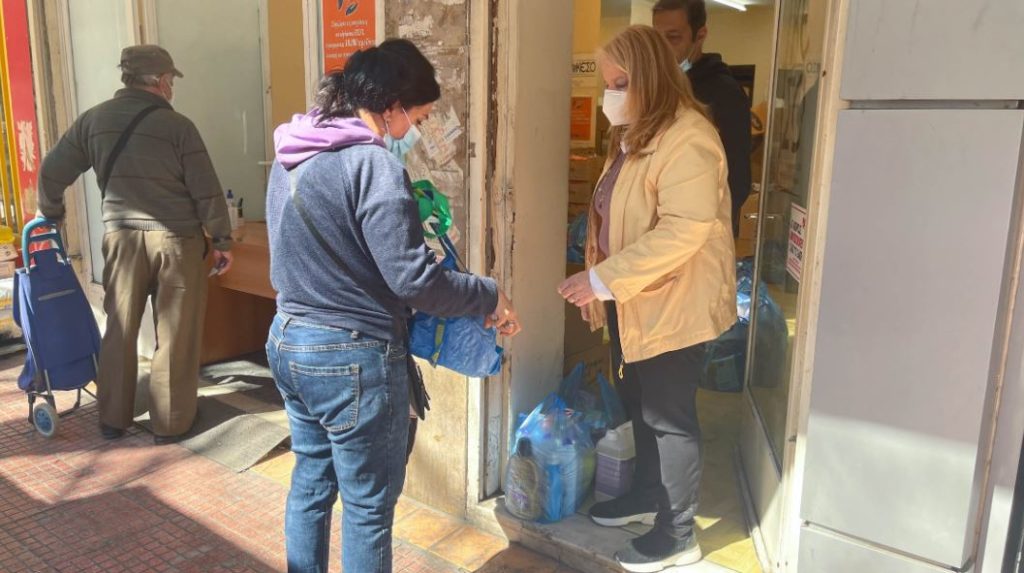 Πασχαλινή διανομή αγάπης για ευπαθείς οικογένειες από το ΚΕΣΟ