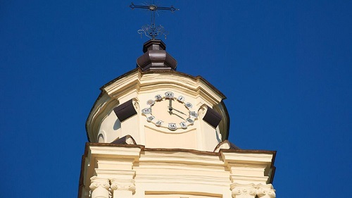 Старинные башенные часы на Будславском костеле отреставрированы