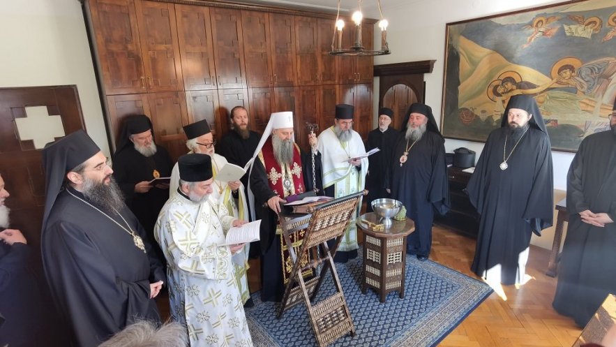 Σερβία: Συνεχίστηκε σήμερα η διαδικασία παρασκευής και έψησης του Αγίου Μύρου