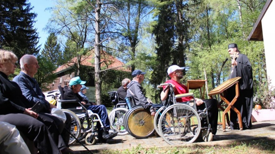 Το Πατριαρχείο Σερβίας στο πλευρό ατόμων με αναπηρία από την Ουκρανία