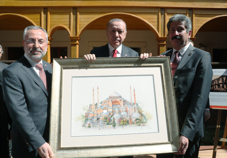 Νέα πρόκληση Ερντογάν: Εγκαινίασε μεντρεσέ δίπλα στην Αγία Σοφία