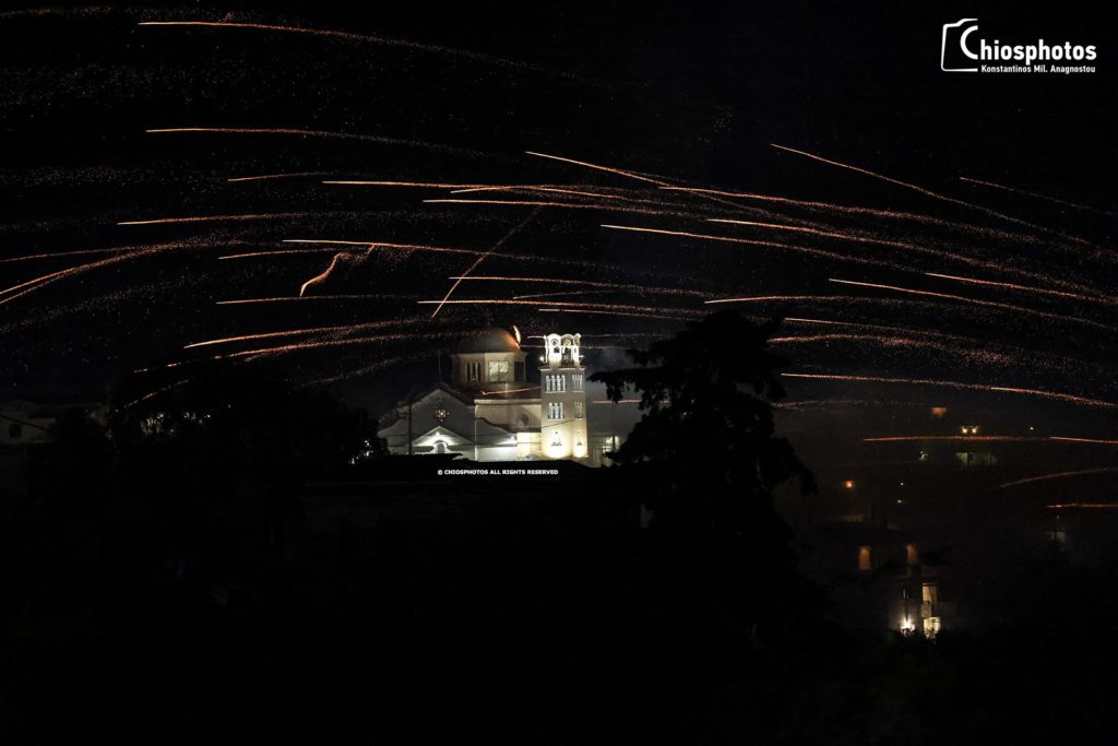 Ομαλά αναβίωσε μετά από 2 χρόνια ο Ρουκετοπόλεμος στο Βροντάδο Χίου (ΒΙΝΤΕΟ)