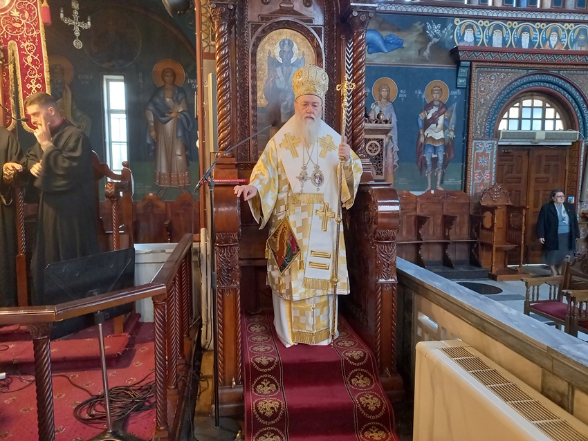 Οι Ακολουθίες της Ανάστασης στην Μητρόπολη Κορίνθου