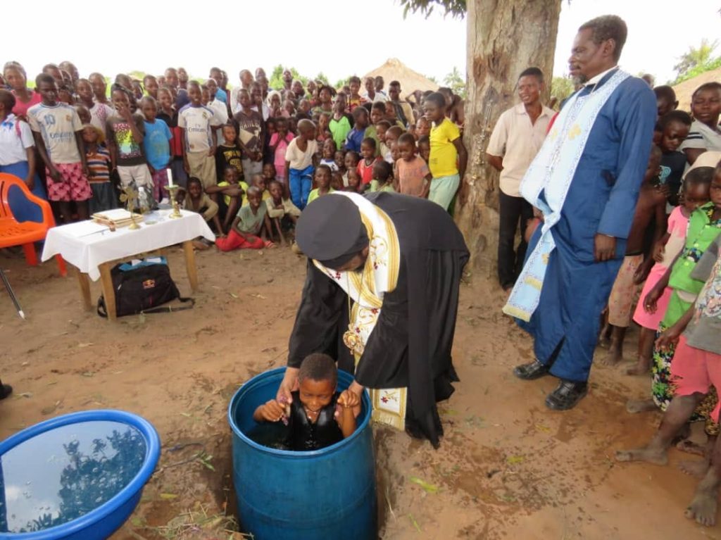Βαφτίσεις 62 μικρών και μεγάλων στη Μητρόπολη Κανάγκας και θεμέλιος λίθος σε νέα εκκλησία